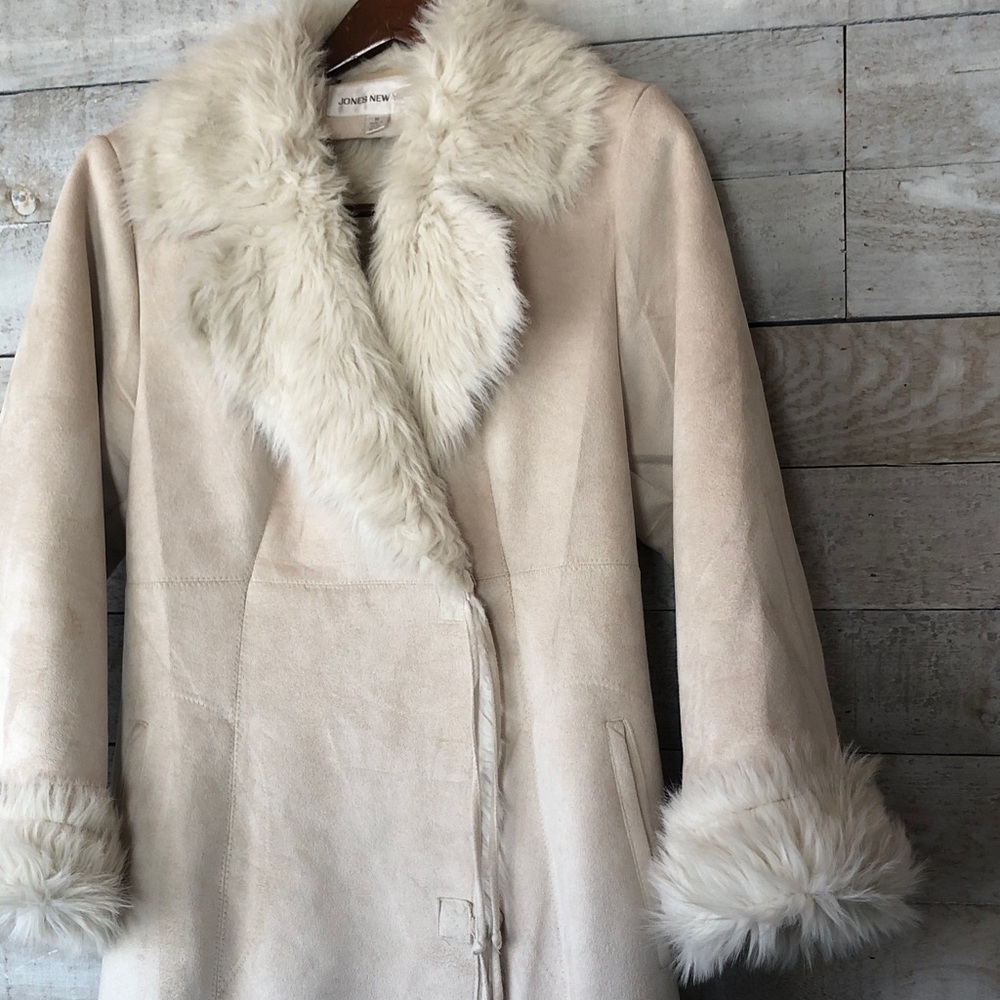 Jones New York full length faux fur coat - Picture 7 of 15